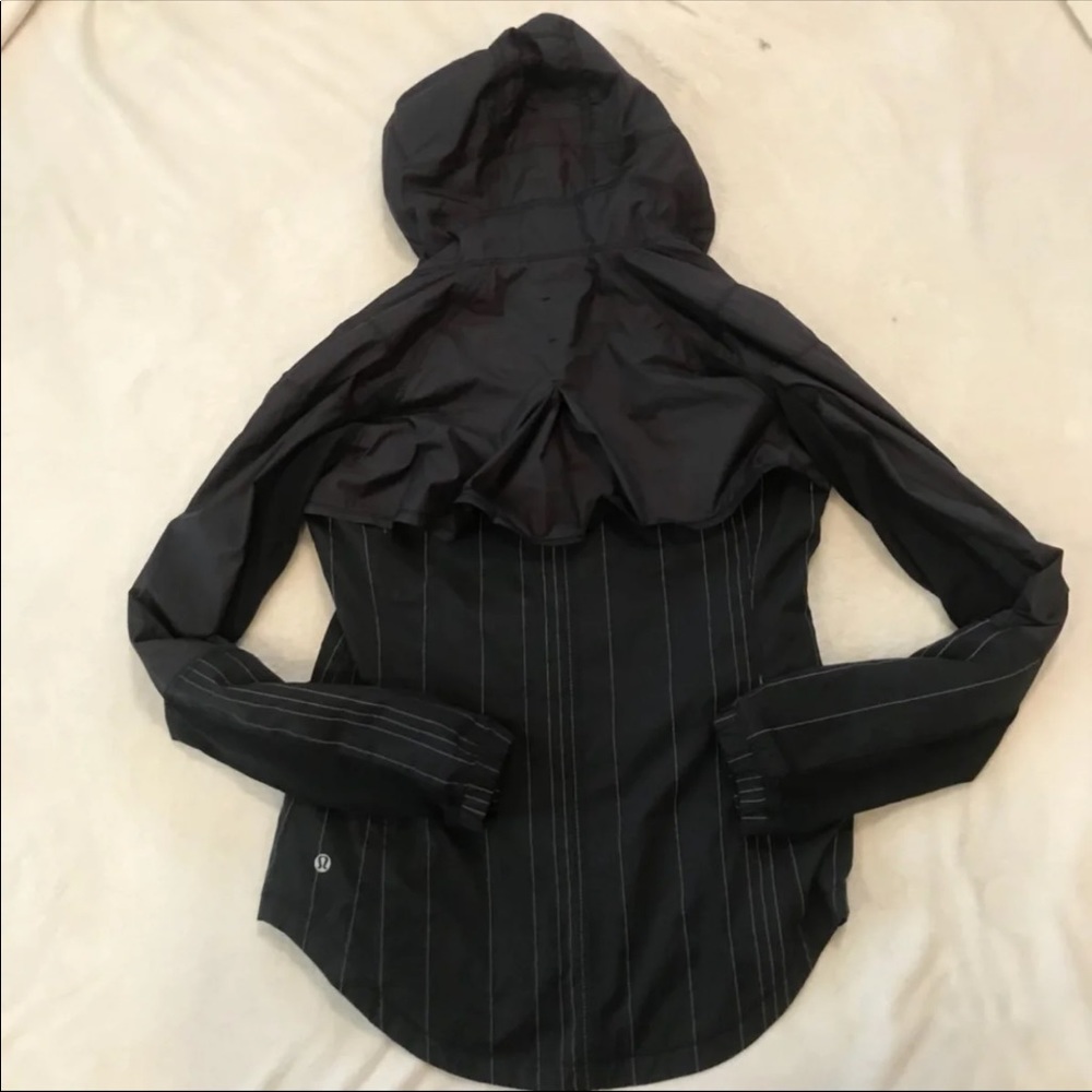 Lululemon get up and glow jacket